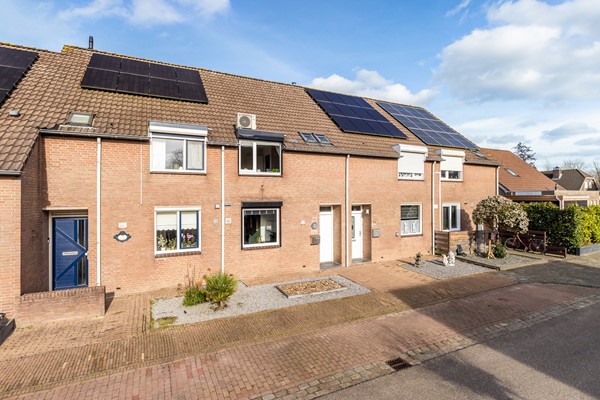 Foto - Te koop:  Verzorgde tussenwoning in Fijnaart!